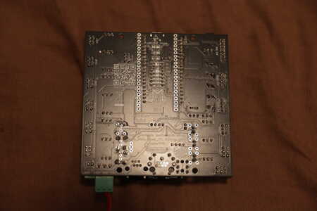 Ich hab nach dem Testen versucht, den Taster wieder auszulöten, um einen Defekt am Taster auszuschließen. Ist mir aber noch nicht gelungen.